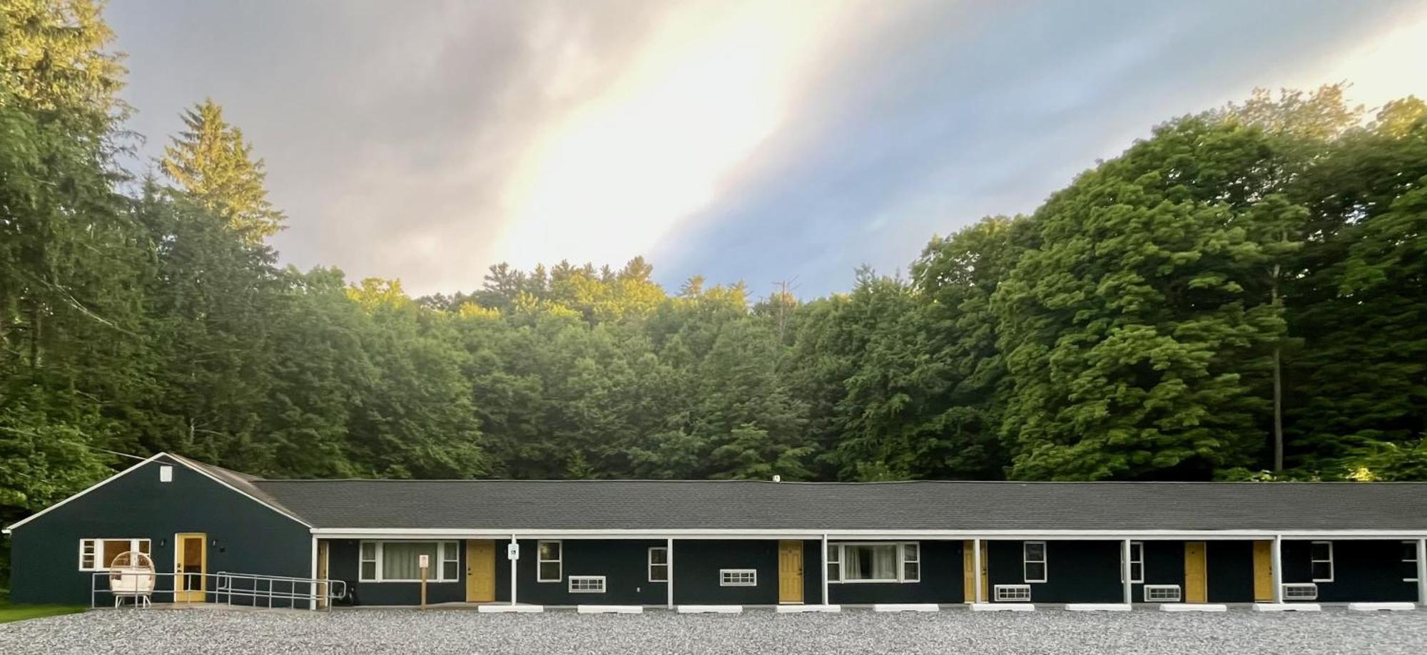 East Rock Inn Грейт-Баррингтон Экстерьер фото