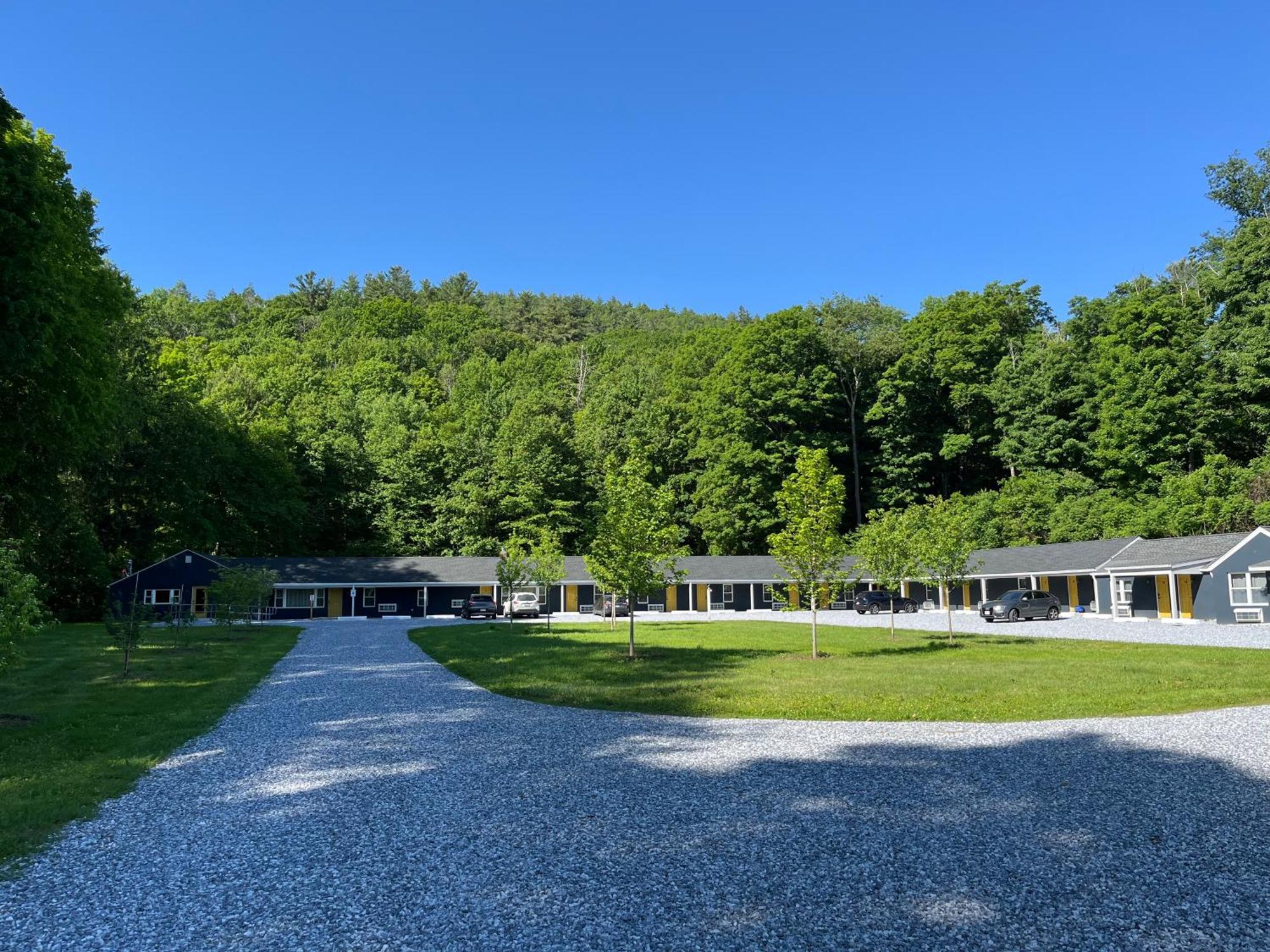 East Rock Inn Грейт-Баррингтон Экстерьер фото