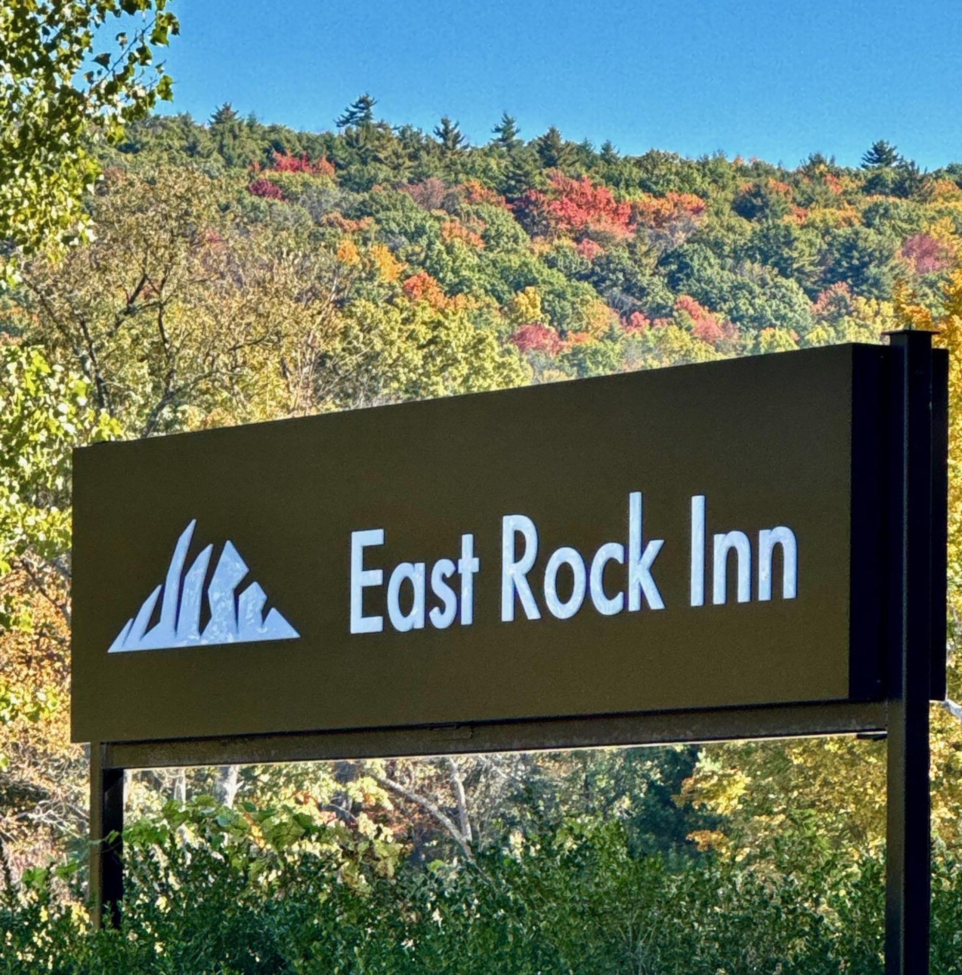 East Rock Inn Грейт-Баррингтон Экстерьер фото